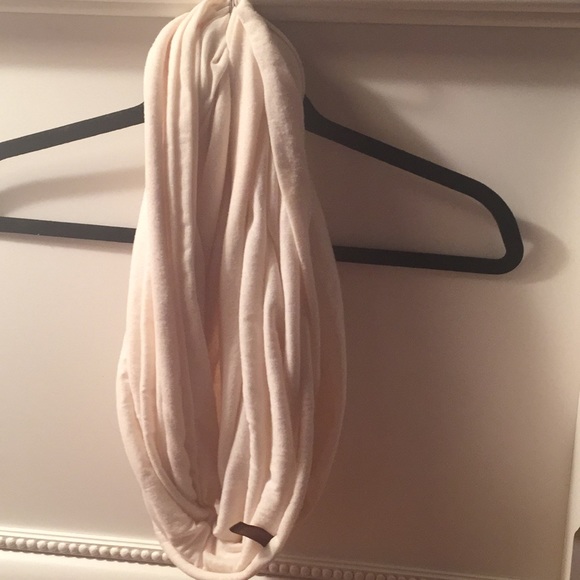 dELiA*s Accessories - Nwot cream scarf